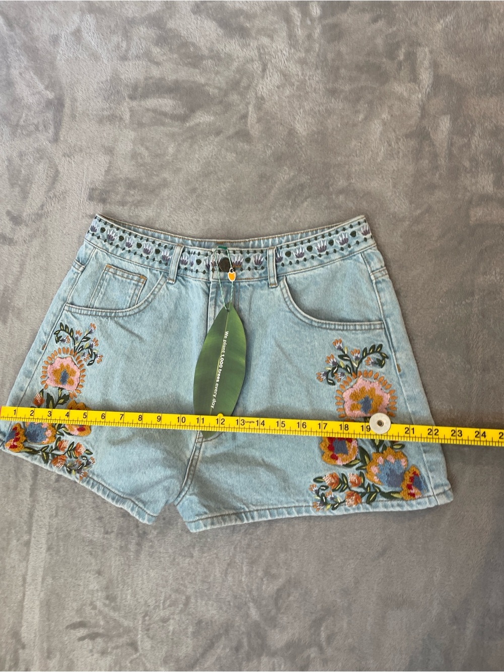 FARM Rio Light Blue Denim Shorts with Multicolor Floral Embroidery Size 31 NWT - Picture 3 of 9